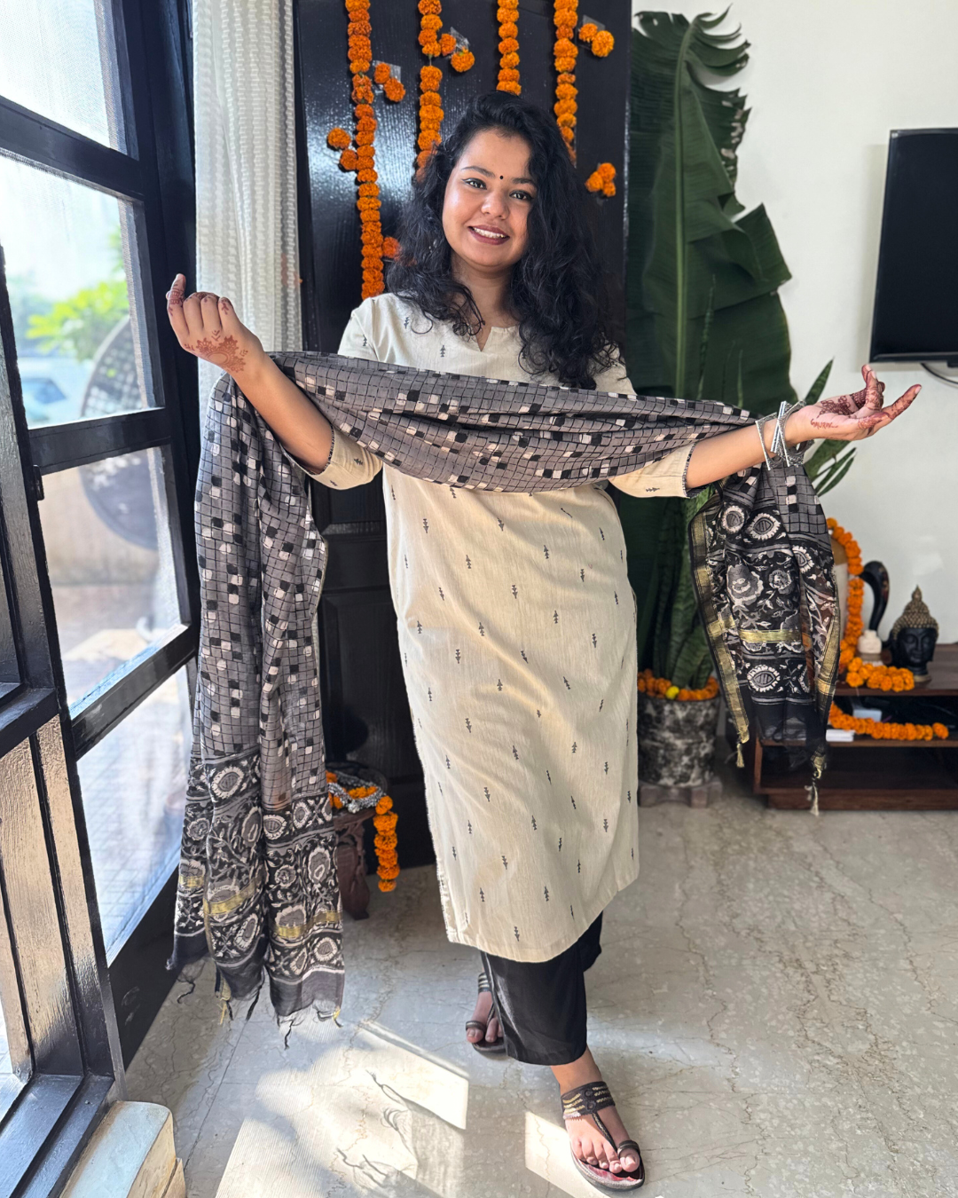 Cream buti kurta duppata set